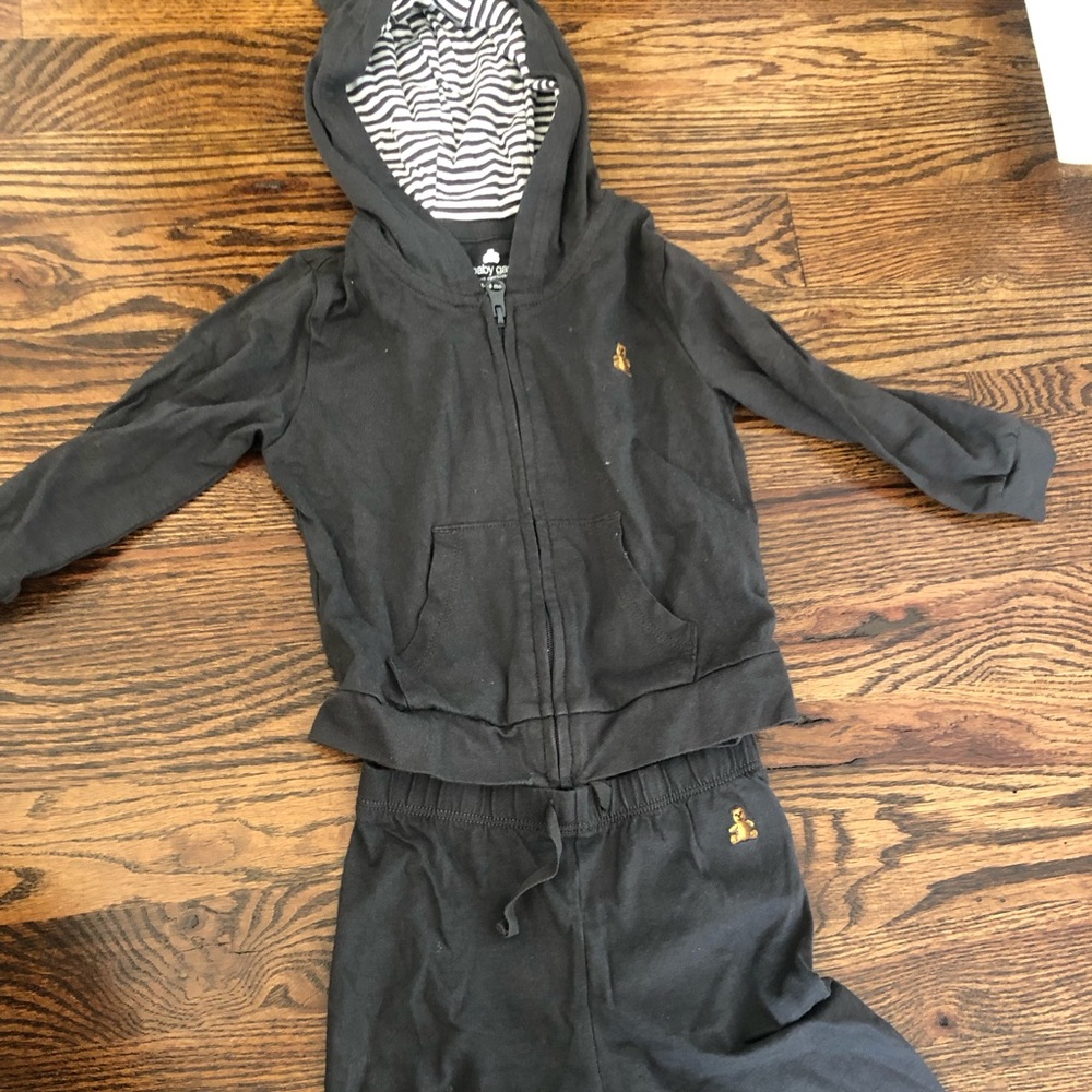Baby gap sweat suit